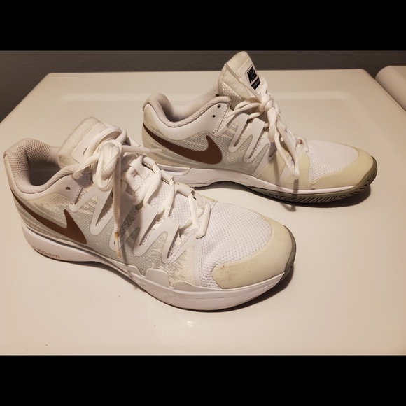 Womens Nike Size 8.5 Like New - Picture 1 of 5